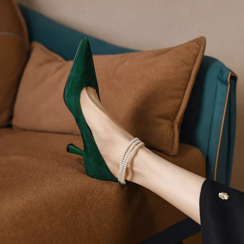 Cannes Sapato Scarpin Feminino Camurça Bico Fino com Pérolas